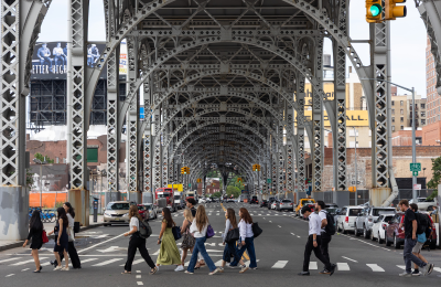 Orientation 2025 crossing the street